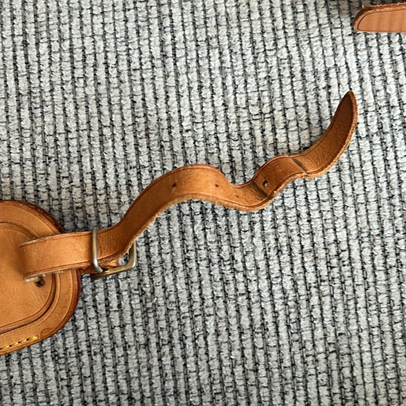 Louis Vuitton luggage tag and poignet set - Picture 10 of 14